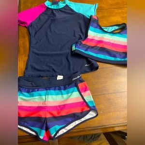 Eddie Bauer Swim Set Meduim 10/12 reversible EUC rashguard shorts and top set